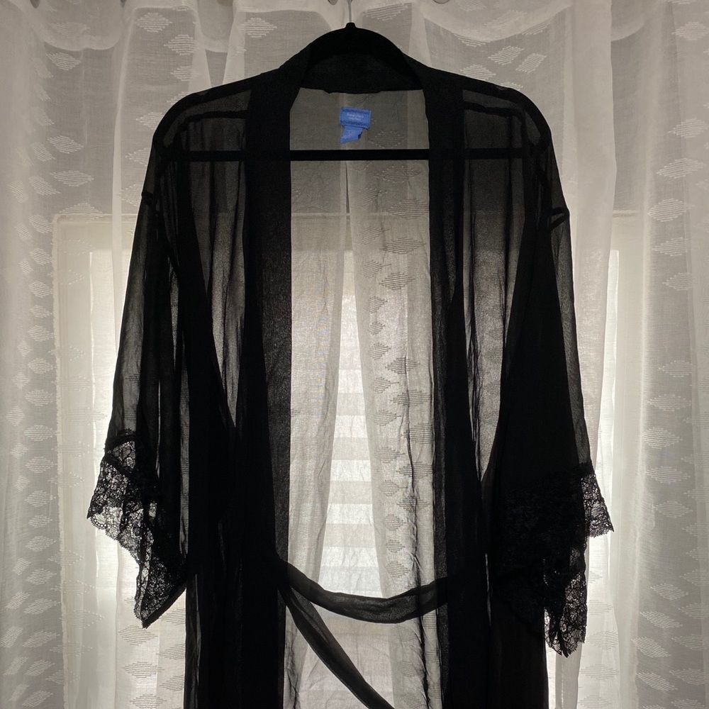 BNWOT Vera Wang Belted Lace Black Robe Kimono